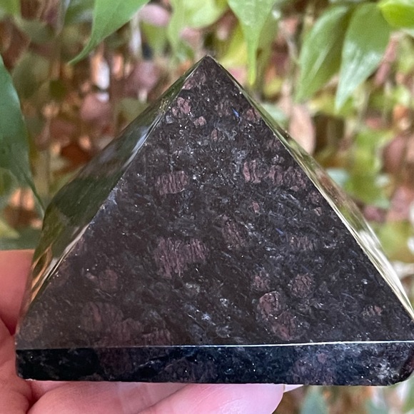 Genuine black tourmaline and Garnet pyramids - Picture 5 of 6